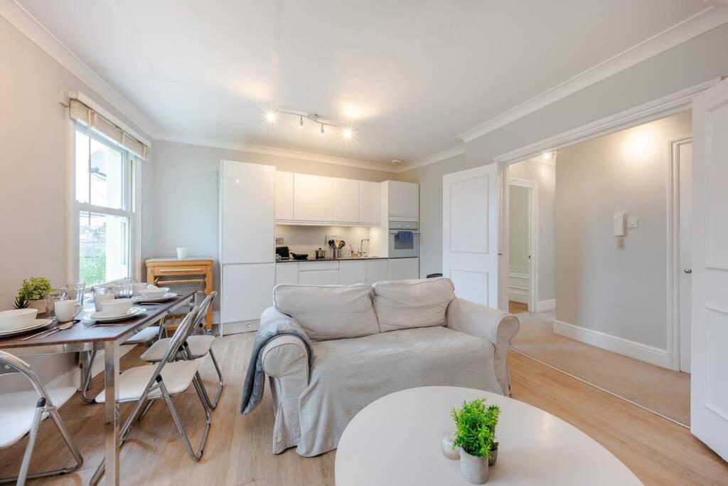 Cosy 2 Bed In Kensington Olympia Apartment Londra Exterior foto