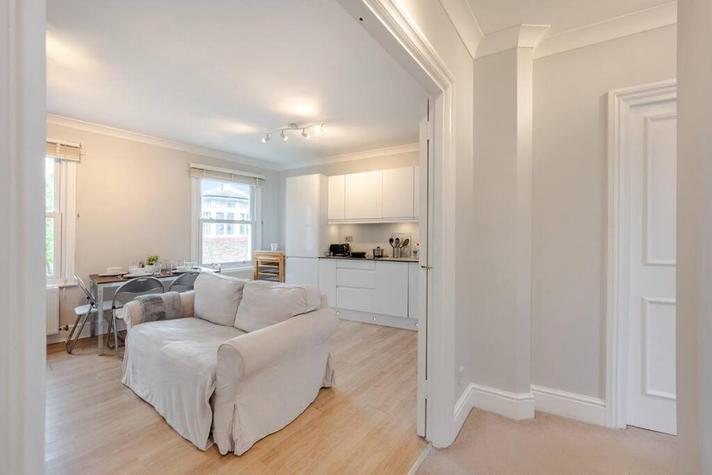 Cosy 2 Bed In Kensington Olympia Apartment Londra Exterior foto